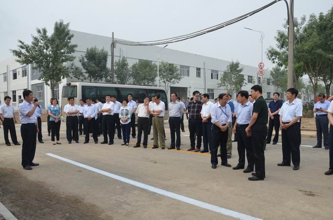 市、區(qū)觀摩團(tuán)到華紡科技產(chǎn)業(yè)園實地考察